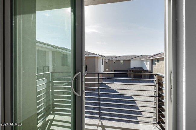 Building Photo - 2121 W Sonoran Desert Dr