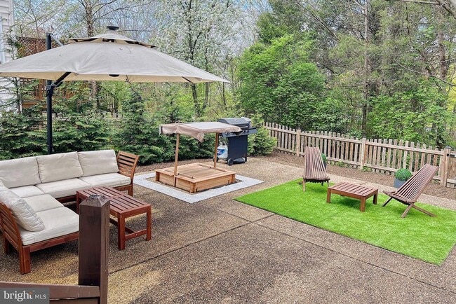 Building Photo - 40440 Milford Dr