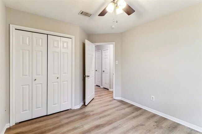 Building Photo - 5905 Shanghai Pierce Rd