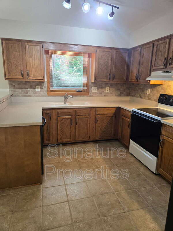 Building Photo - 11812 Marnelan Pl