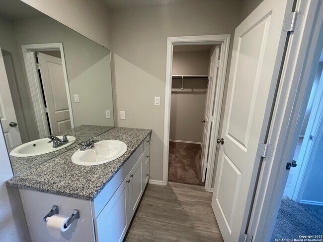 Building Photo - 430 Blue Stem Rd