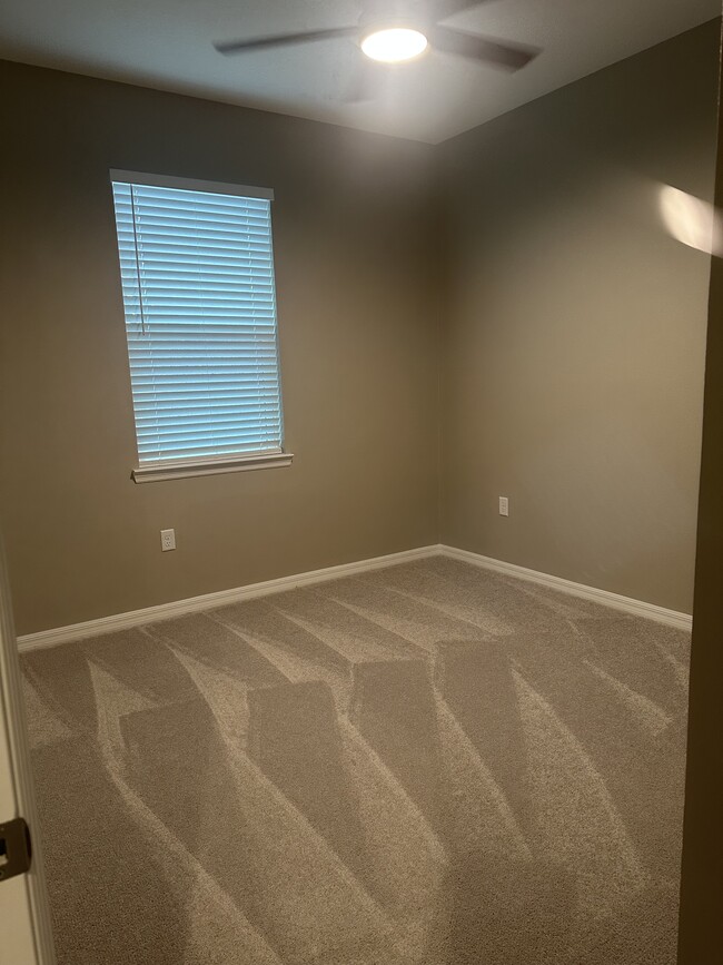 Building Photo - 1300 Plumbago Ct