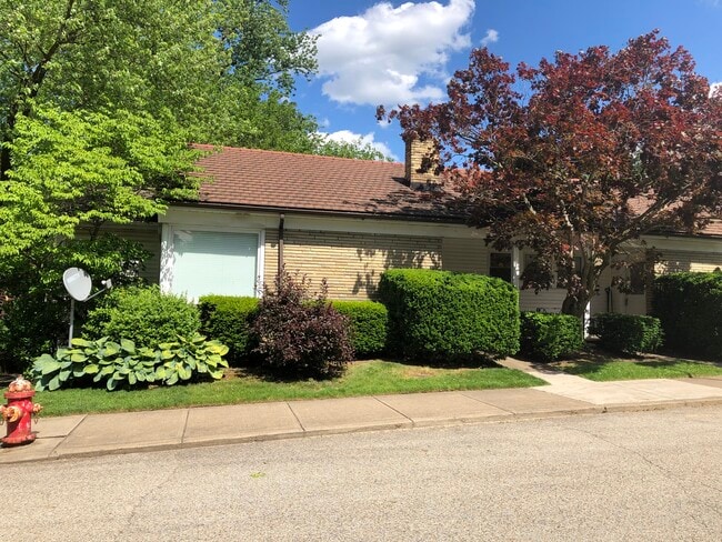 Quiet, safe, upscale Squirrel Hill street - 1229 Murdoch Rd