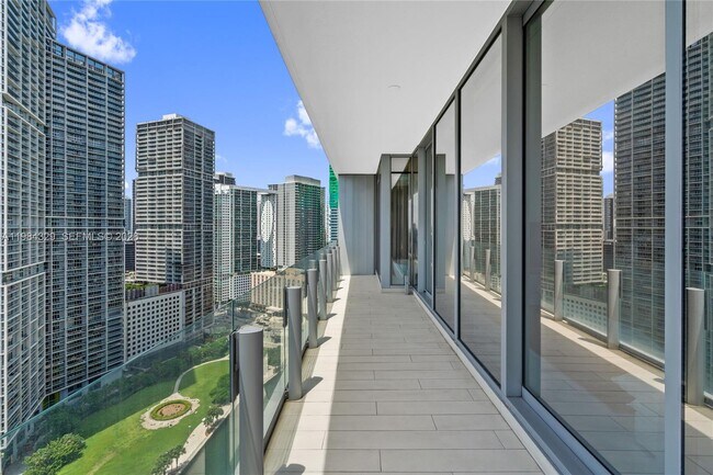 Building Photo - 300 Biscayne Blvd Way