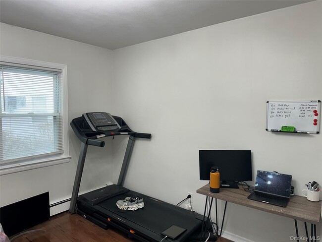 Building Photo - 15 Brook Dr