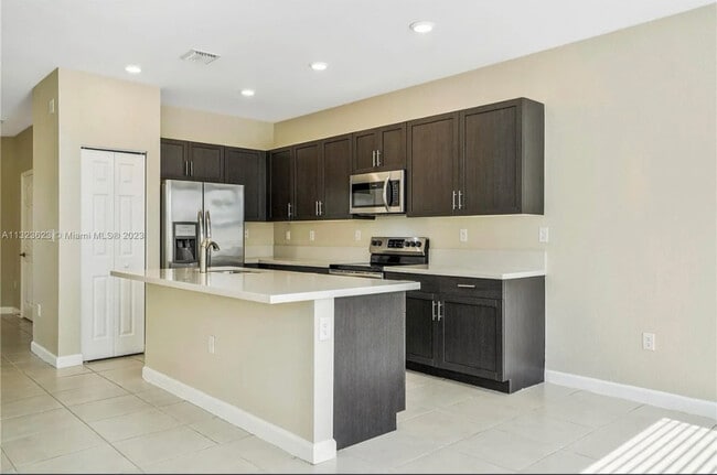 Building Photo - 3440 W 110th St