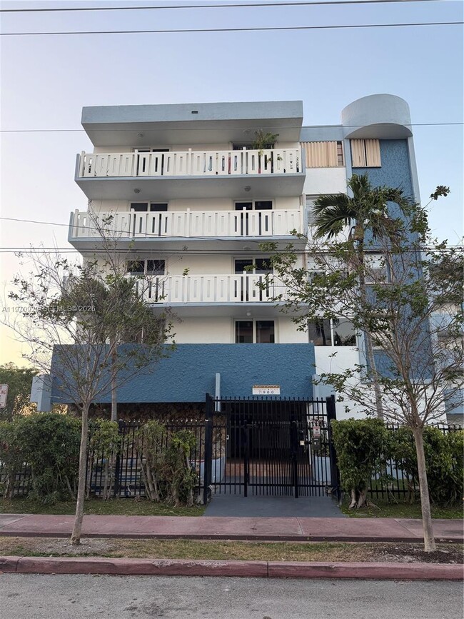 Building Photo - 7900 Tatum Waterway Dr