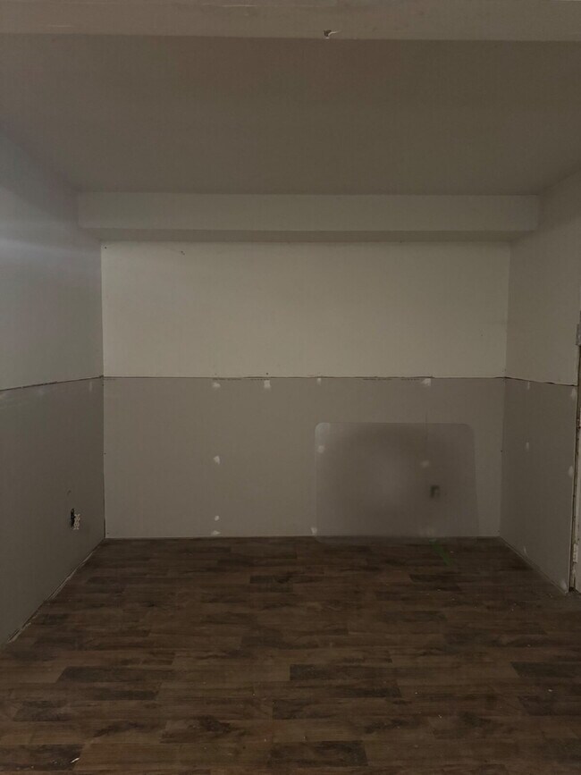 Building Photo - 3 bedroom 2 Bathroom home