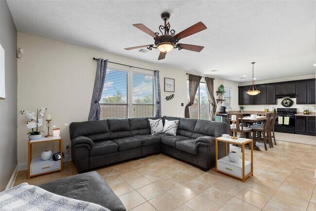 Building Photo - 914 Bandon Ln