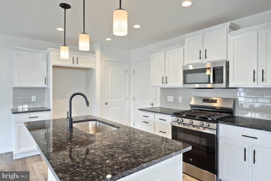 Building Photo - 36 Shillington Ln