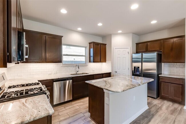 Building Photo - 821 Falkland Trace