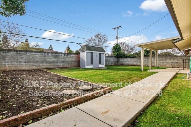 Building Photo - 8916 Fashion Dr