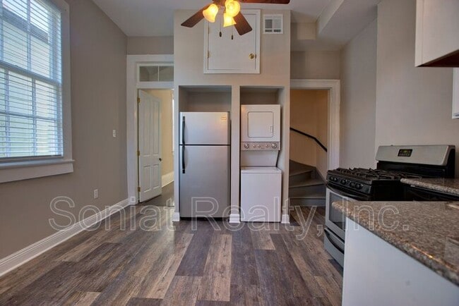 Building Photo - 3253 Annunciation St