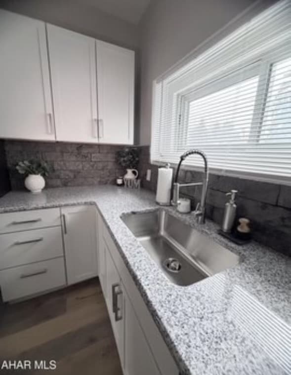 Building Photo - 5360 E Pleasant Valley Blvd