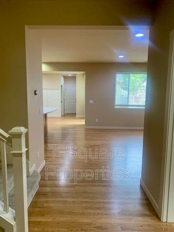 Building Photo - 10218 242nd Ave NE