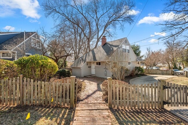 Building Photo - 4 Bed 2 Bath - Twinbrook Cape Cod - Move In Ready