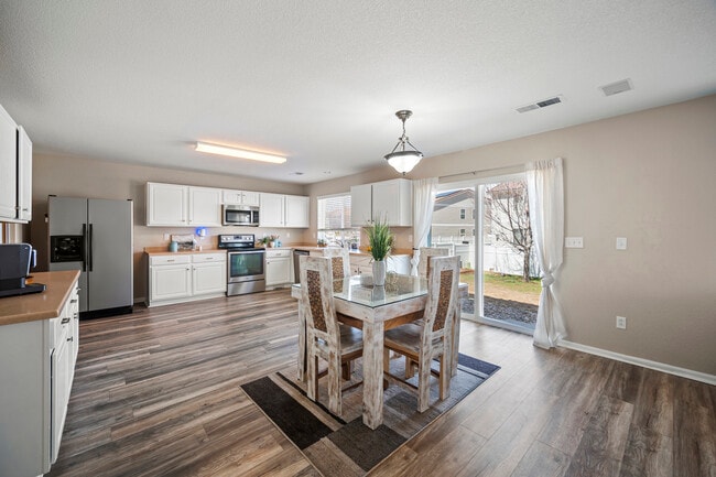 Building Photo - 7860 Lantern Ln