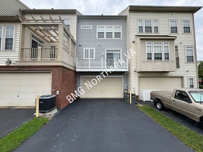 Building Photo - 10673 General Kirkland Dr