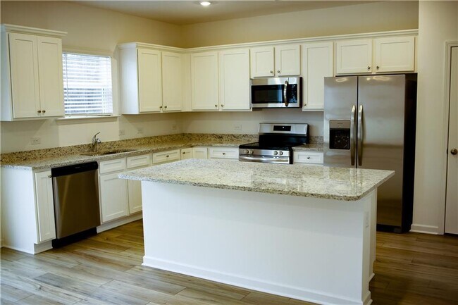 Building Photo - 484 Red Dragon Dr