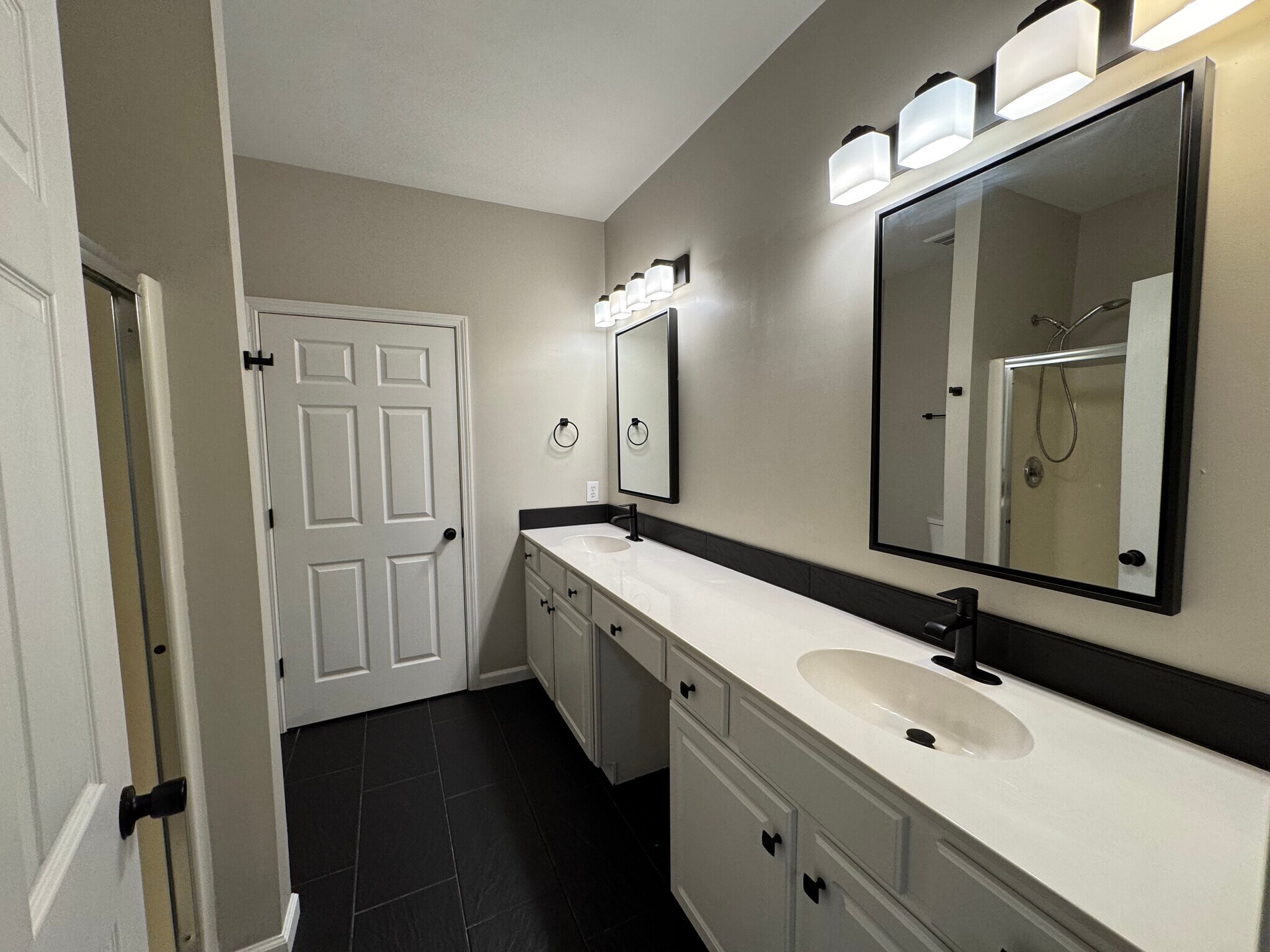 Building Photo - 14907 Santa Lucia Dr