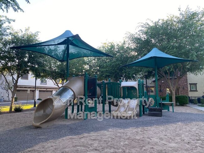 Building Photo - 2744 S Pewter Dr