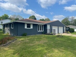 Building Photo - CENTRAL AIR! 2 Bed 1 Bath Ranch Duplex