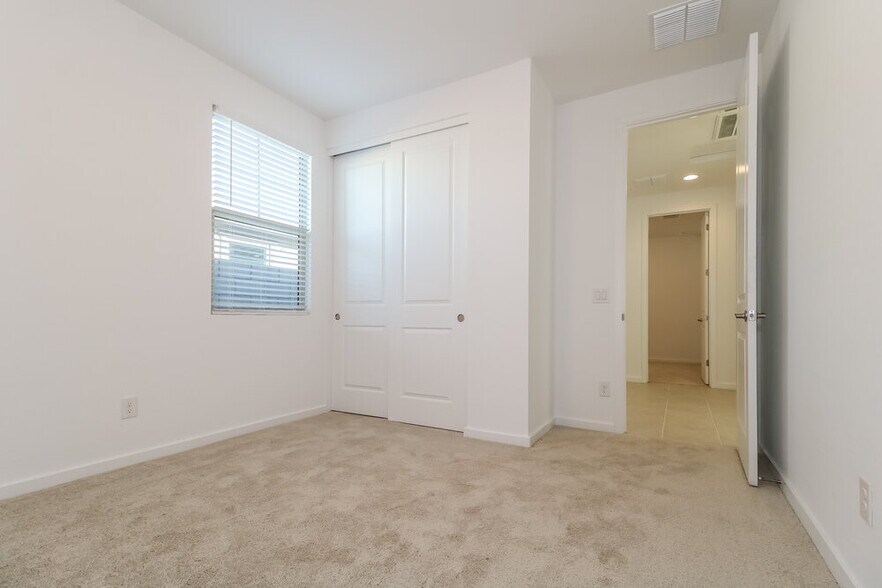 Building Photo - 11014 W Luxton Ln