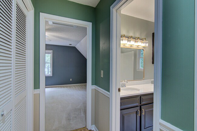 Building Photo - 2315 Treetop Ln