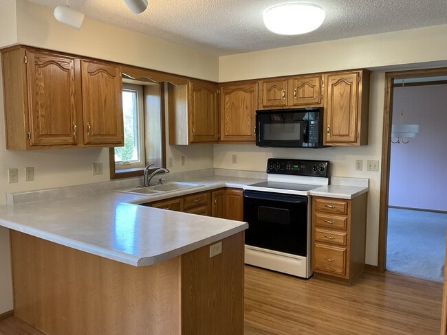 Building Photo - 9930 Valley Vista Pl