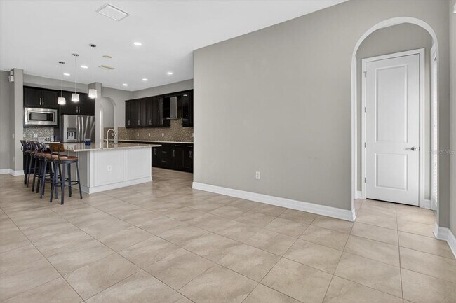 Building Photo - 2589 Gwynhurst Blvd