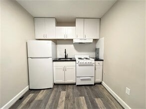 Building Photo - 625 Main St