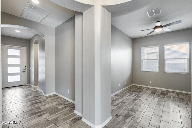 Building Photo - 2661 S Olympic Dr