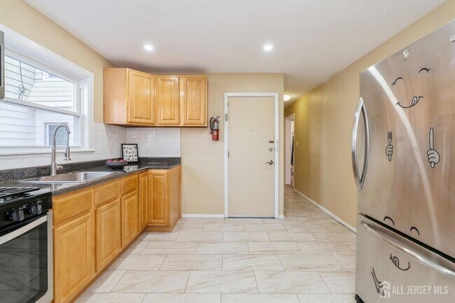 Building Photo - 41-43 Poe Avenue Unit