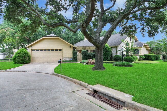 Building Photo - Freshly Remodeled Sugar Land Home with a Garden That Came Ready to Show Off