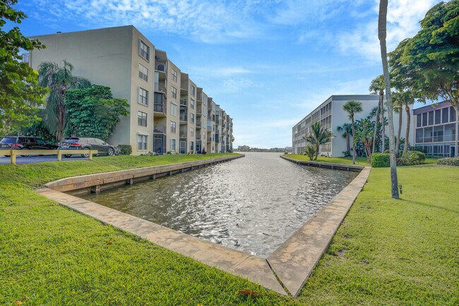 Building Photo - 200 Waterway Dr S