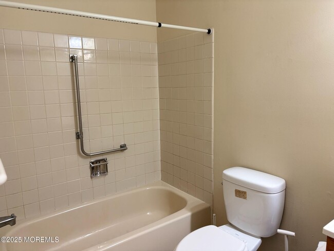 Building Photo - 14D Canton Dr
