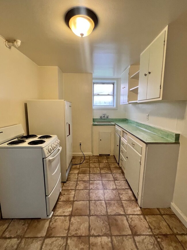 Building Photo - 488 S 7th Ave