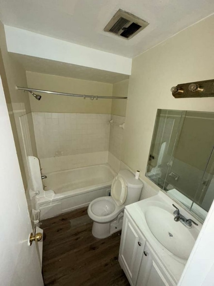 Building Photo - 14815-14835 Euclid Ave