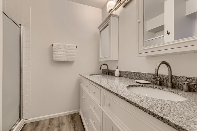 Building Photo - 3117 Bell Dr