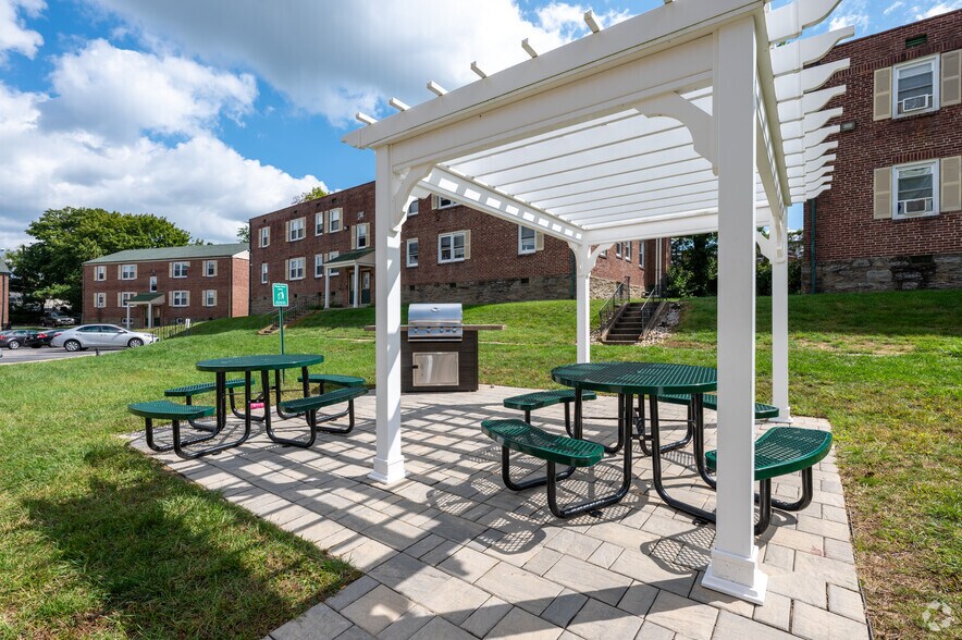 Building Photo - Jenkintown Gardens Apartments