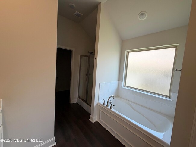 Building Photo - 464 Silver Hill Dr