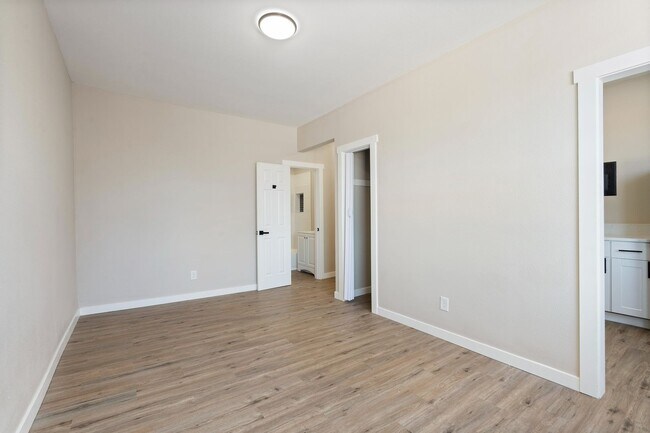 Building Photo - Fully Renovated Studio - Near PDX Airport ...