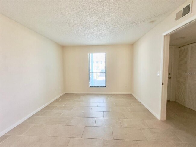 Building Photo - 455 Alt 19