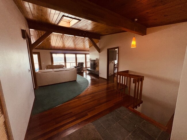 Building Photo - 1051 N Northshore Dr