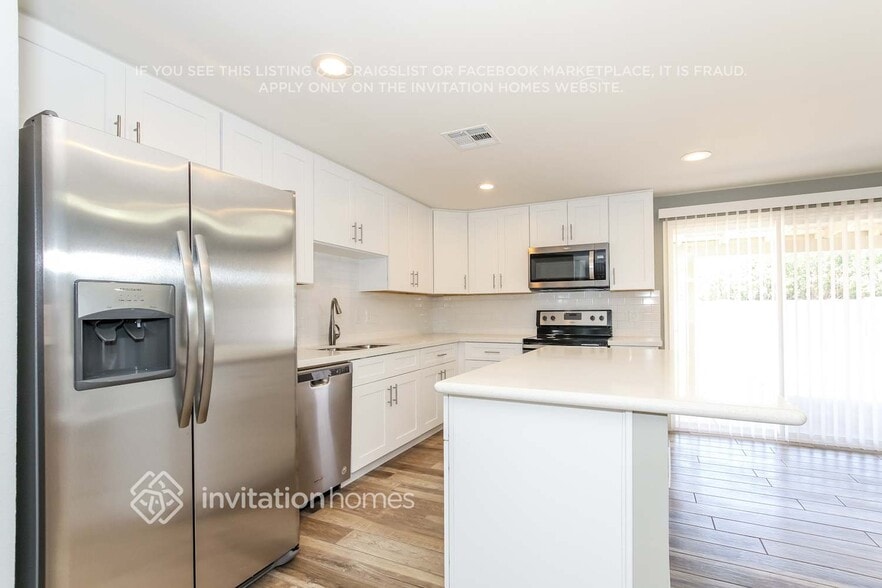 Building Photo - 14430 N 41st Ct