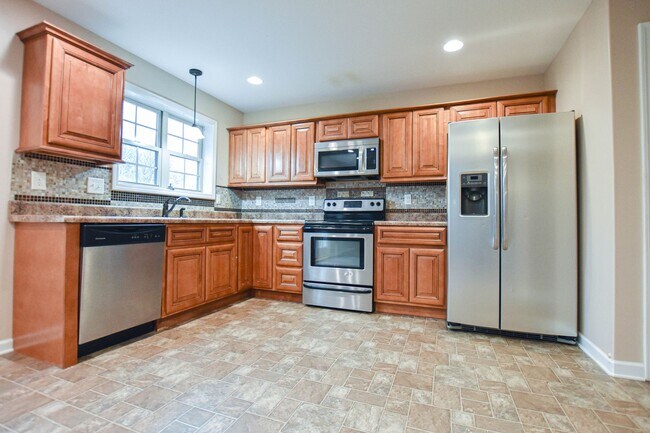 Building Photo - Pet Friendly Three Bedroom!