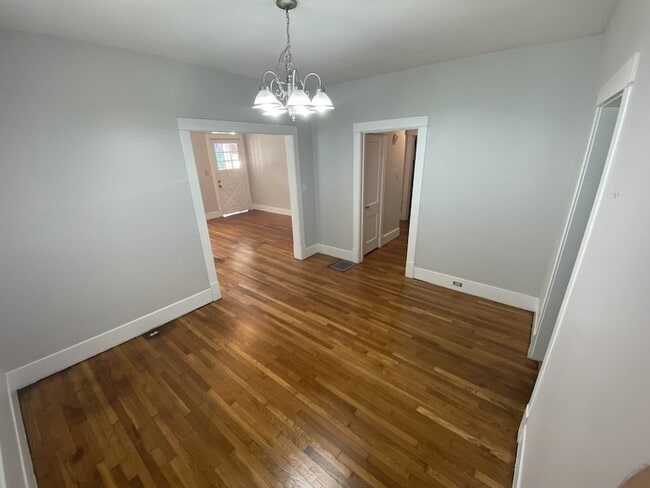 Building Photo - 807 Setliff Pl