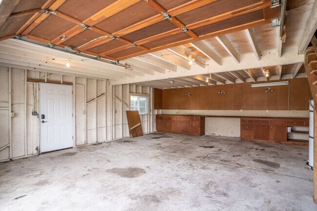 Building Photo - 230 15th Ave SE