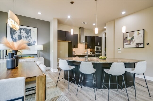 Building Photo - Lovely Hillside Condo on 2222