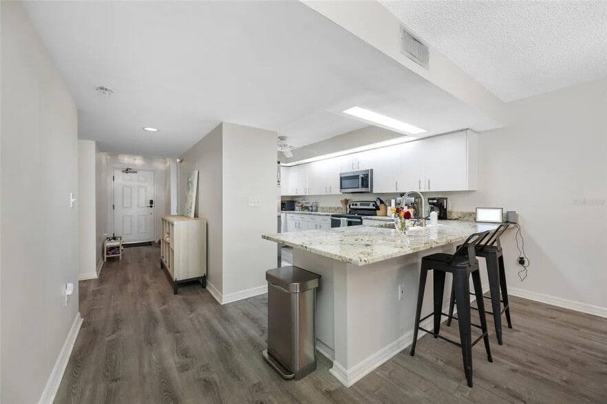 Building Photo - 6650 Sunset Way